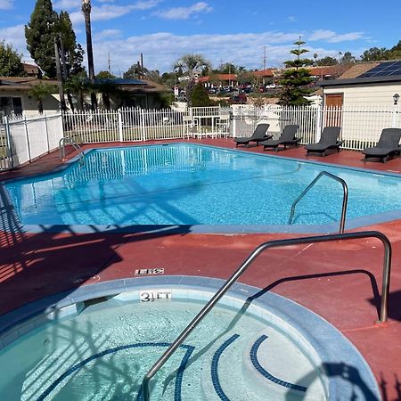 Fallbrook Country Inn Bagian luar foto