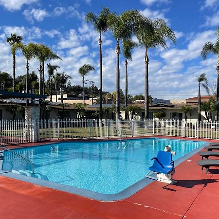 Fallbrook Country Inn Bagian luar foto