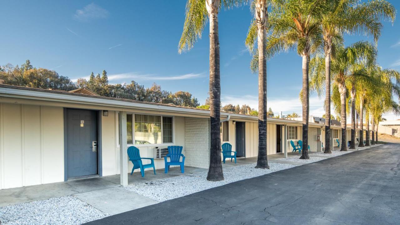 Fallbrook Country Inn Bagian luar foto
