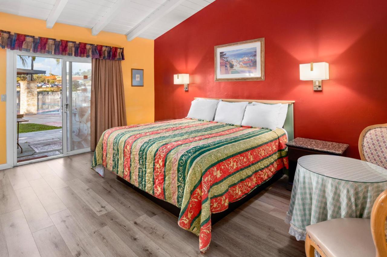 Fallbrook Country Inn Bagian luar foto