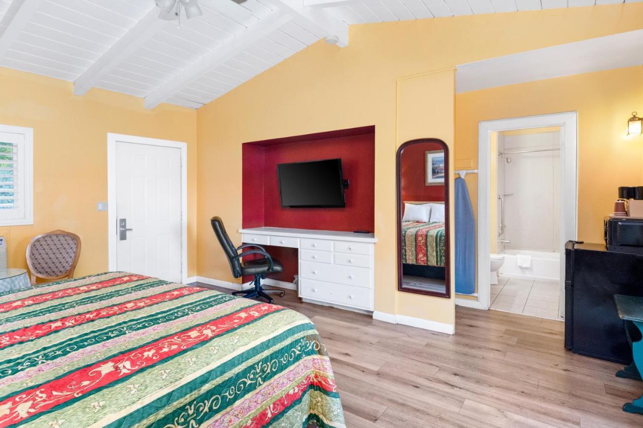 Fallbrook Country Inn Bagian luar foto
