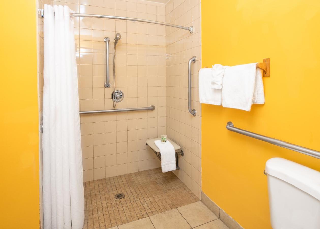 Fallbrook Country Inn Bagian luar foto
