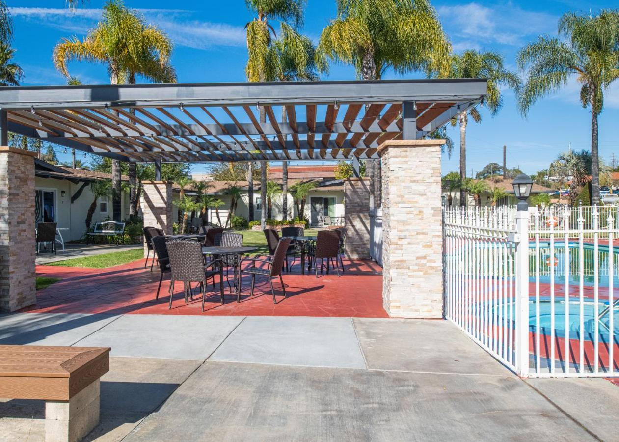 Fallbrook Country Inn Bagian luar foto