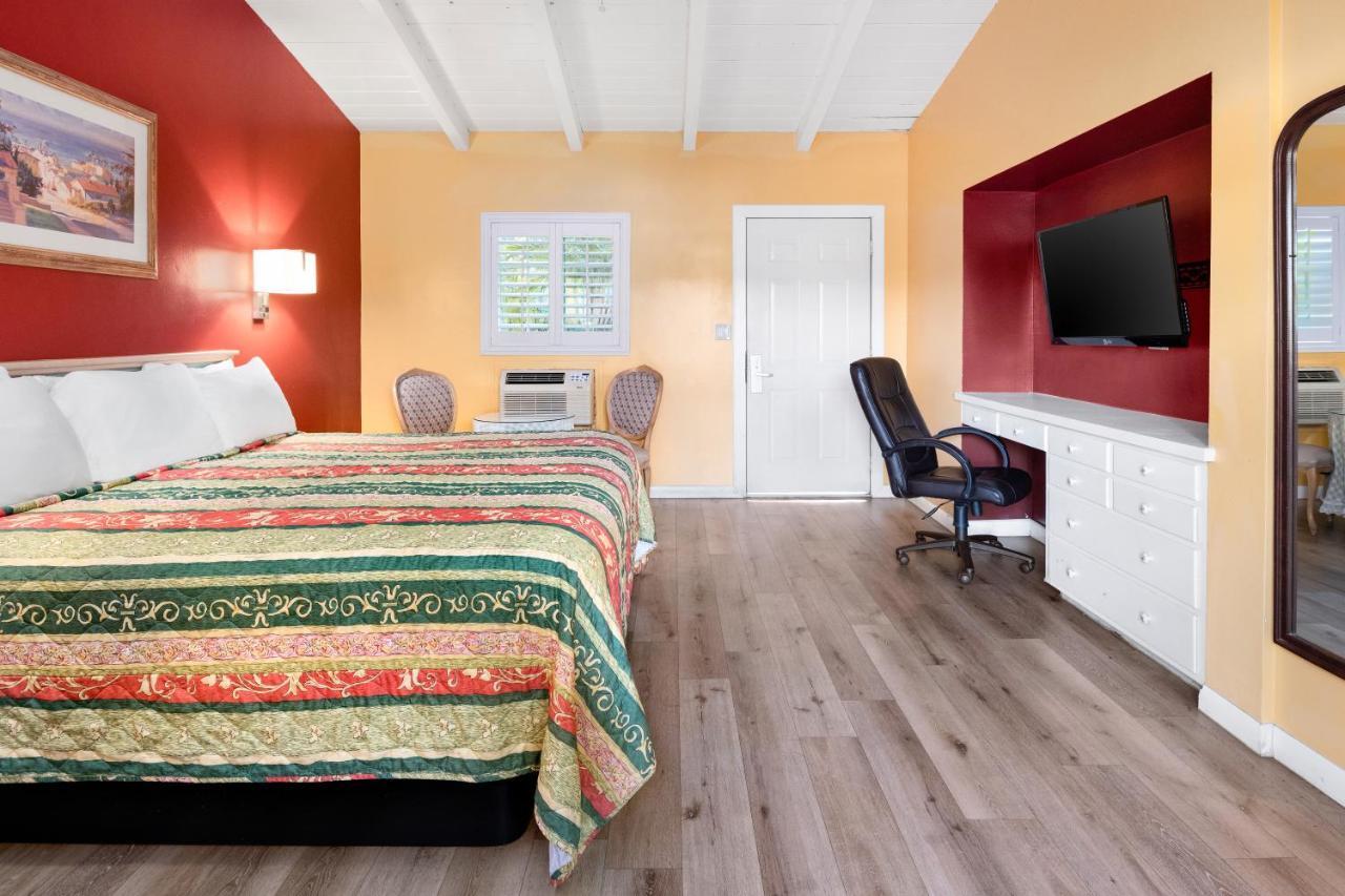 Fallbrook Country Inn Bagian luar foto