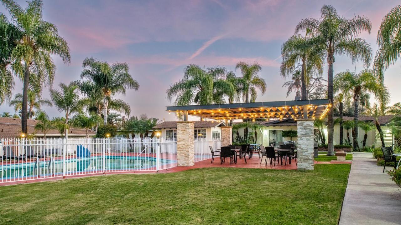 Fallbrook Country Inn Bagian luar foto