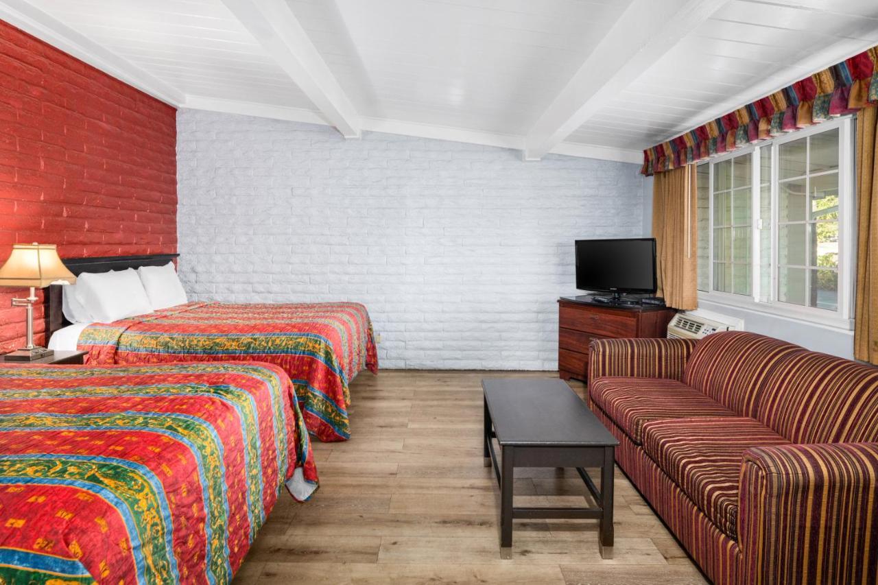 Fallbrook Country Inn Bagian luar foto