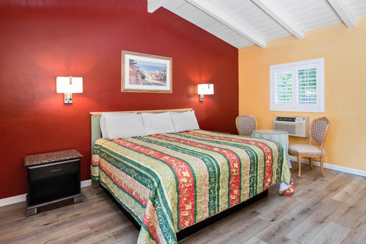 Fallbrook Country Inn Bagian luar foto