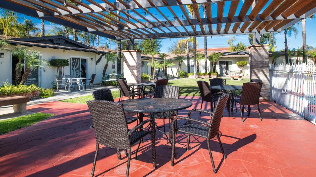 Fallbrook Country Inn Bagian luar foto