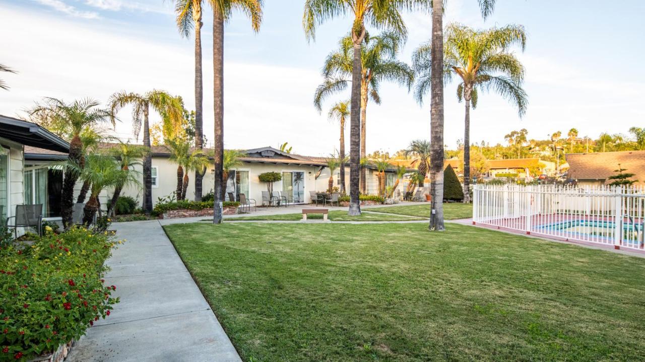 Fallbrook Country Inn Bagian luar foto