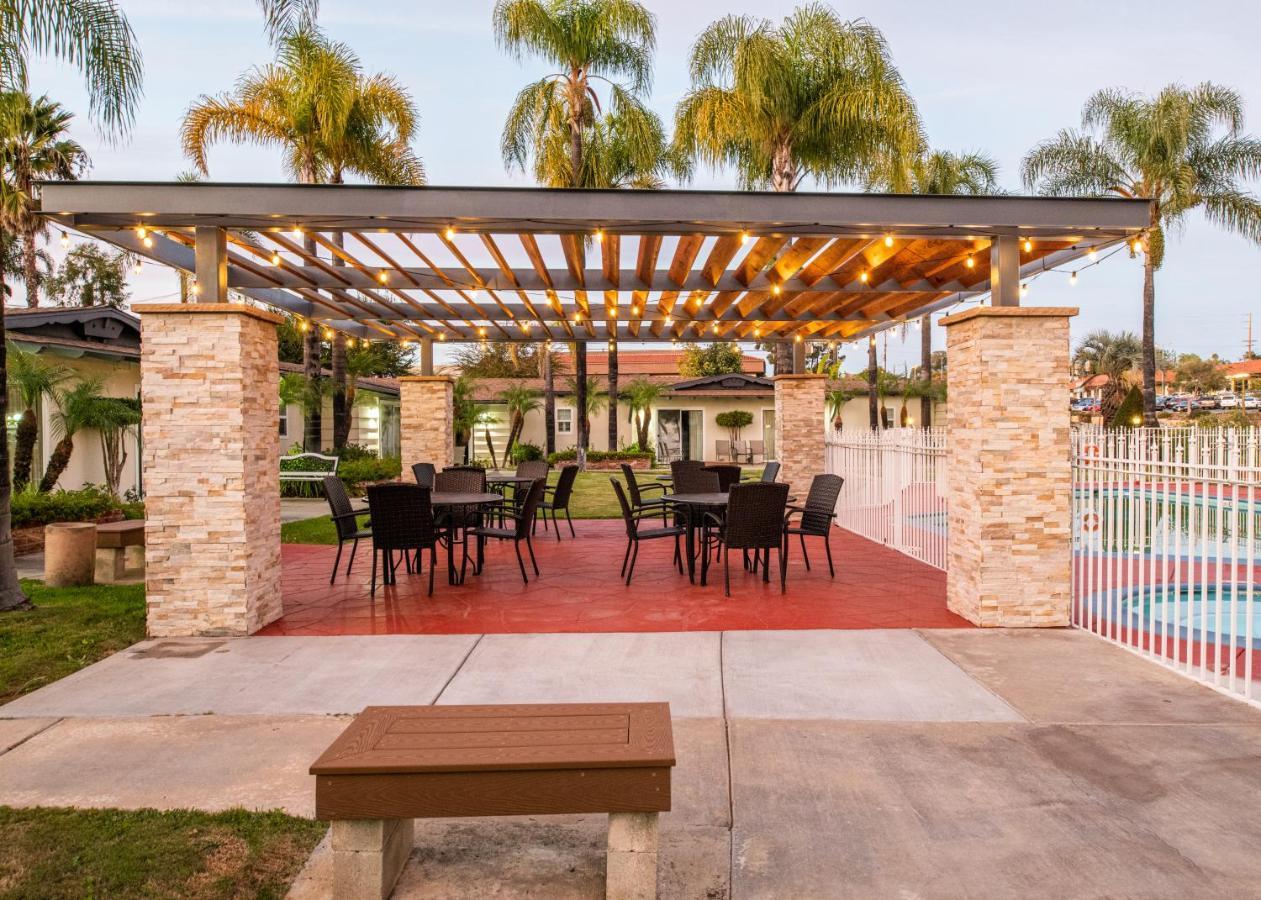 Fallbrook Country Inn Bagian luar foto