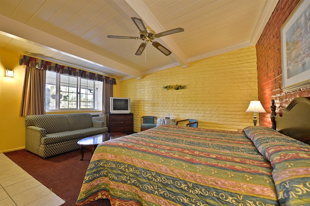 Fallbrook Country Inn Bagian luar foto