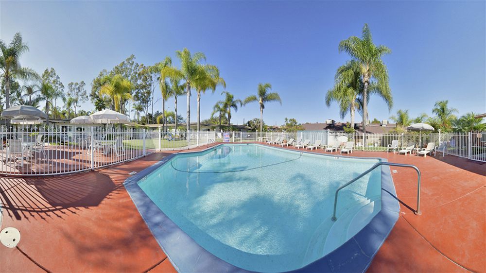Fallbrook Country Inn Bagian luar foto