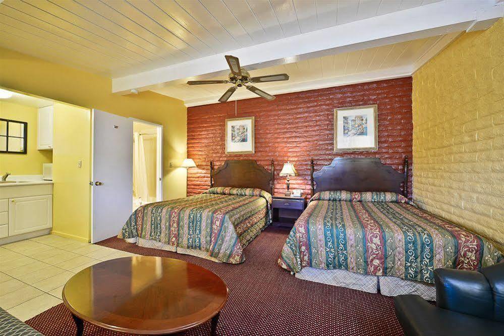 Fallbrook Country Inn Bagian luar foto