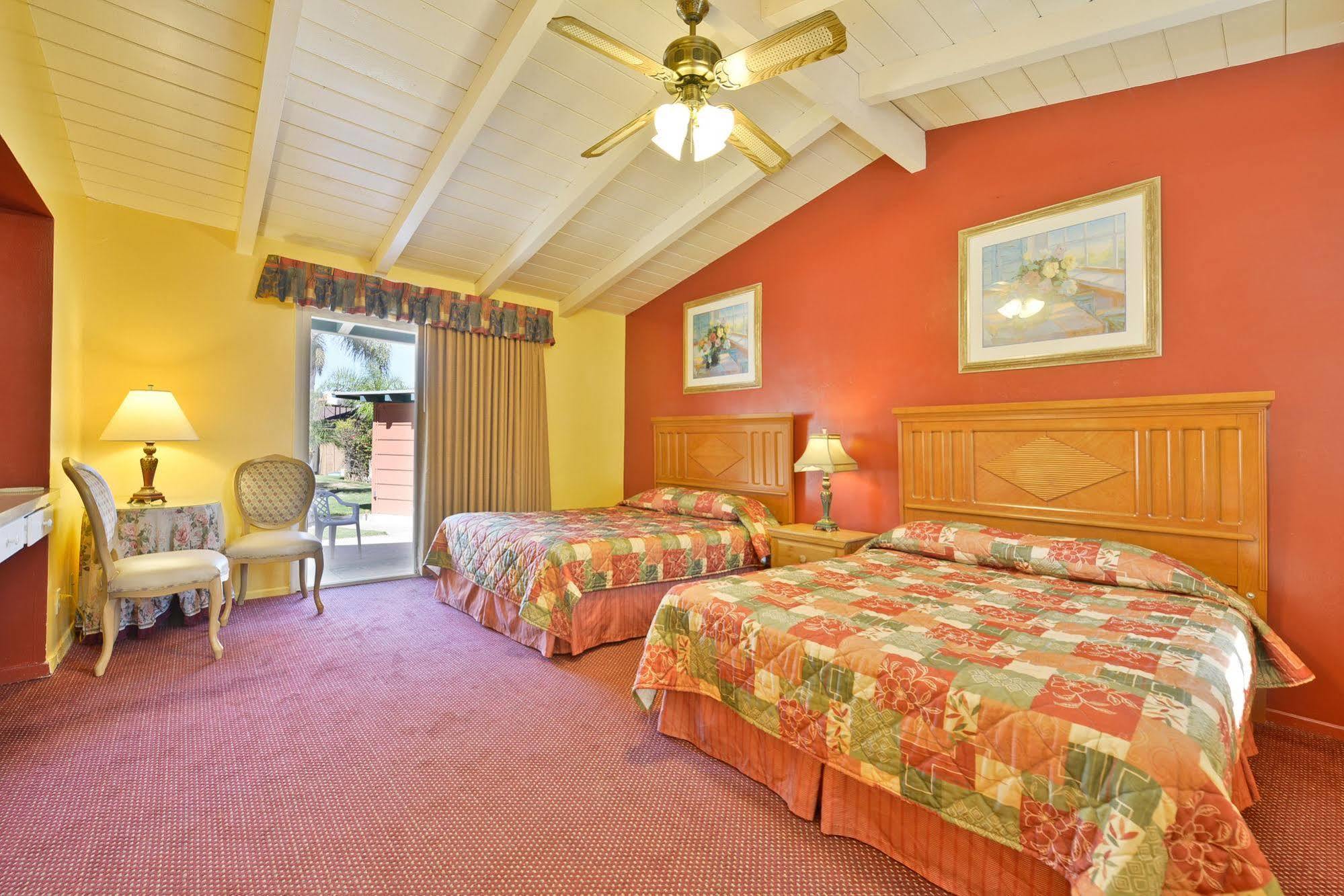 Fallbrook Country Inn Bagian luar foto